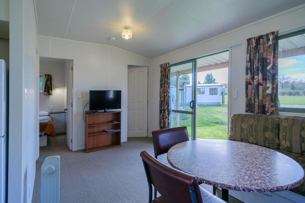 Grumpy'S Kiwi Holiday Park Geraldine Exterior photo