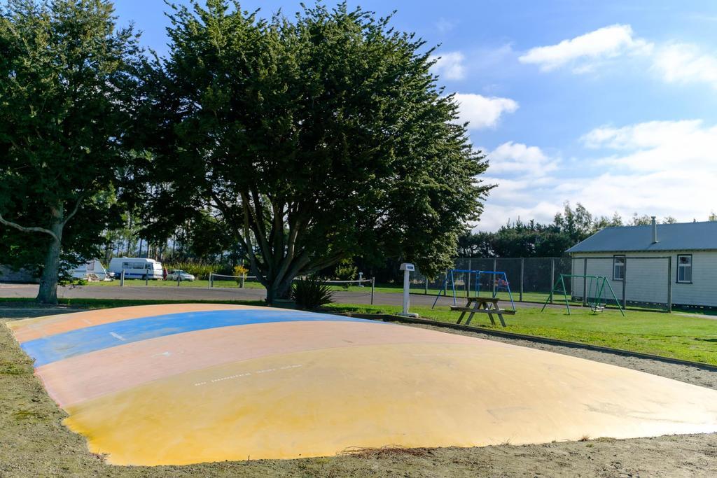 Grumpy'S Kiwi Holiday Park Geraldine Exterior photo