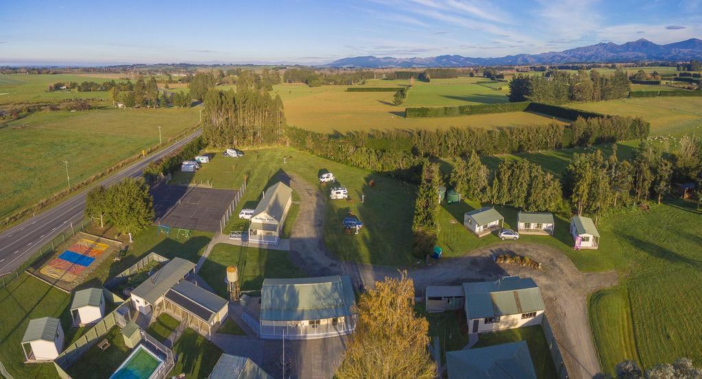 Grumpy'S Kiwi Holiday Park Geraldine Exterior photo